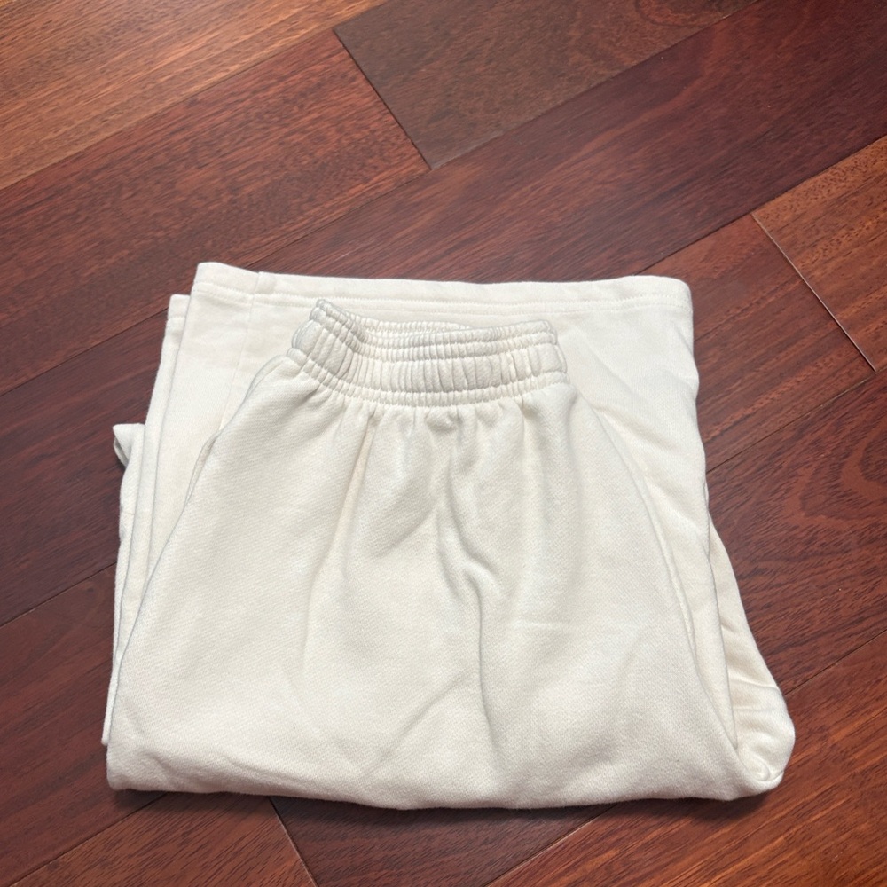 Uniqlo Cream Pull-On Sweatpants - Comfortable Everyday Bottoms